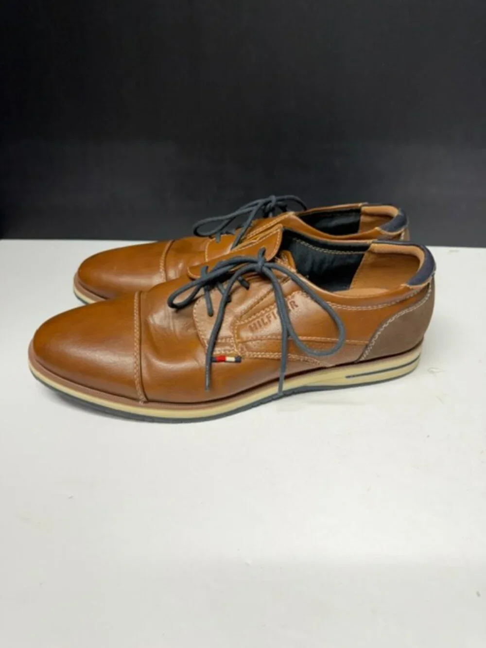 Tommy Hilfiger Urban Oxfords NWOT Men's Size 9.5